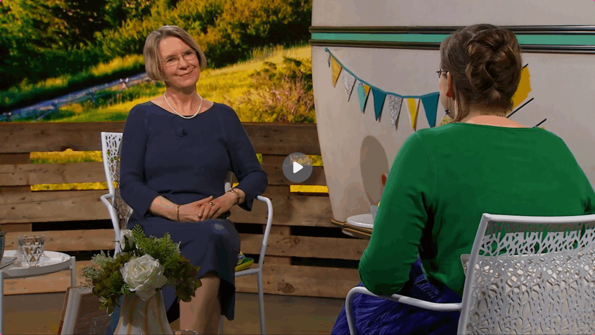 Dorothea Beier mit Moderatorin Anja Wildemann im Gespräch
